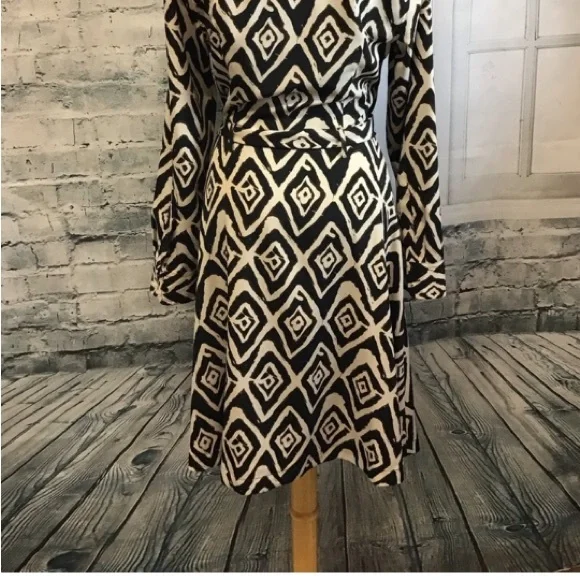 LAUREN by Ralph Lauren • Adorable Geometric Print Button Down Shirt Dress w Belt - Picture 4 of 11